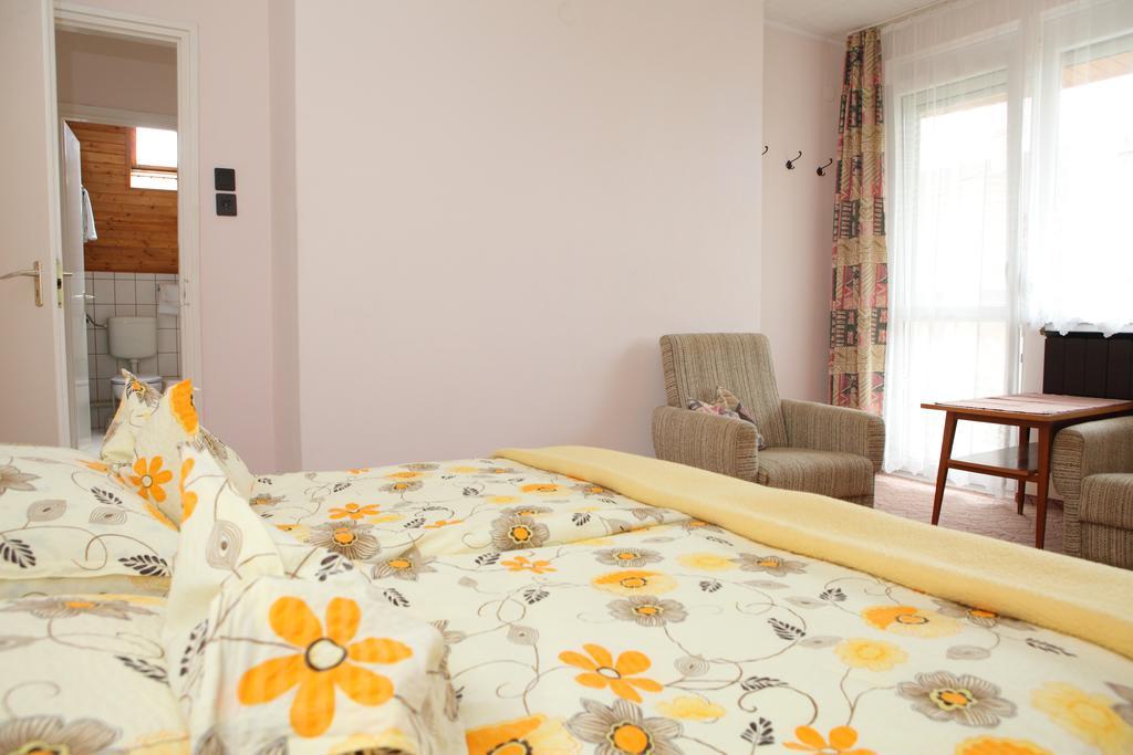 Viola House Hotel Hévíz Quarto foto